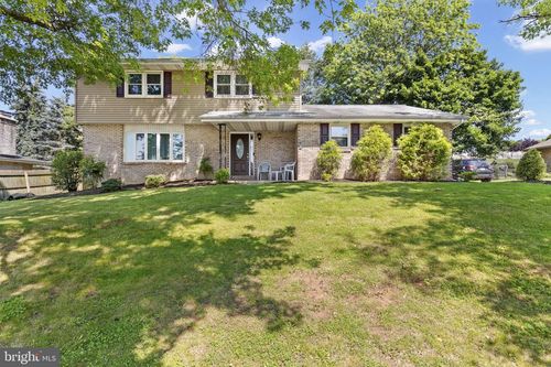 1945 Normandie Dr, YORK, PA, 17408-1535 | Card Image