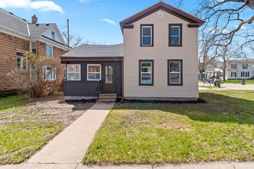 151 N Pearl St, Berlin, WI, 54923-1561 | Card Image