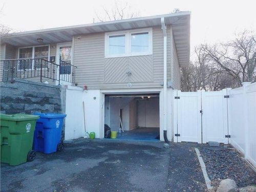 3 Chappell Pkwy, Middletown, NY, 10940-4701 | Card Image