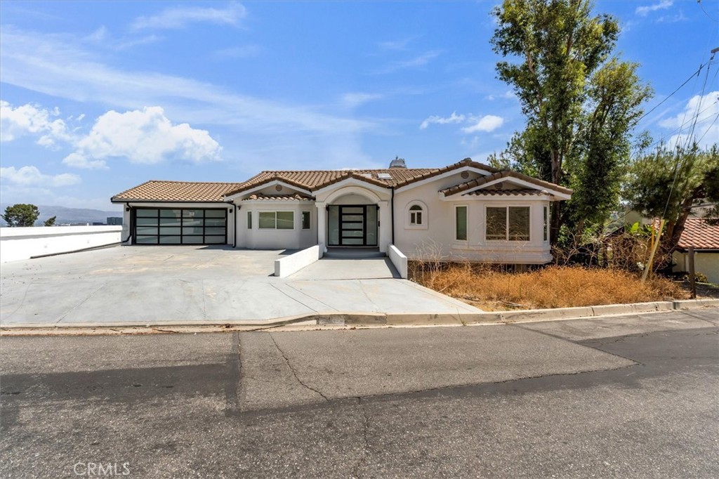 Residential in Woodland Hills