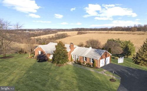 7001 Watersville Rd, MOUNT AIRY, MD, 21771-7221 | Card Image