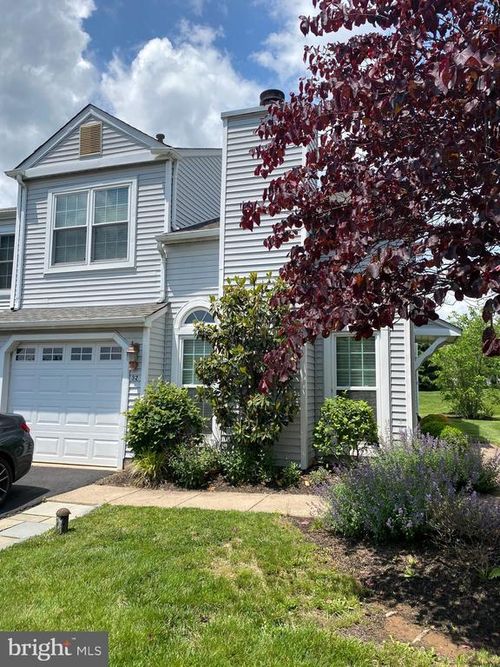 32 Skyview Way, NEWTOWN, PA, 18940-1100 | Card Image