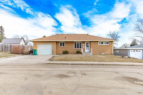 706 10th Ave Nw, Mandan, ND, 58554-2435 | Card Image