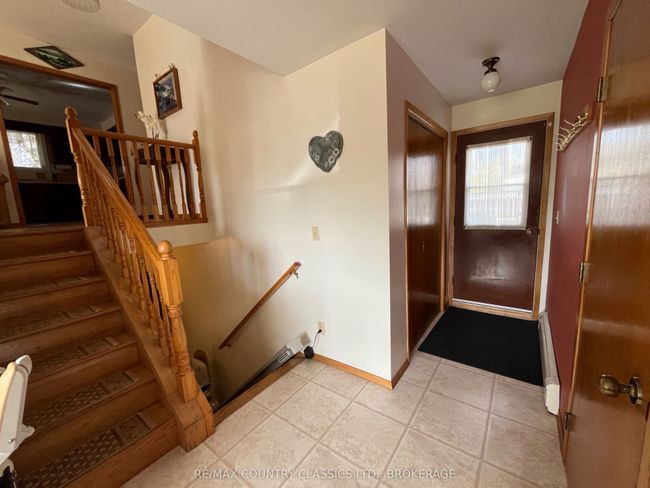 35 Clement St, House other with 4 bedrooms, 2 bathrooms and 7 parking in Addington Highlands ON | Image 4