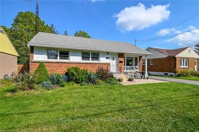 7027 Garden St, House other with 3 bedrooms, 3 bathrooms and 4 parking in Niagara Falls ON | Image 2