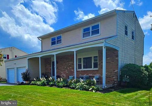8 Oaken Ln, Trenton, NJ, 08619-2706 | Card Image