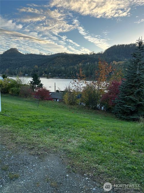 18576 Mason Ct, Mount Vernon, WA, 98274-8121 | Card Image