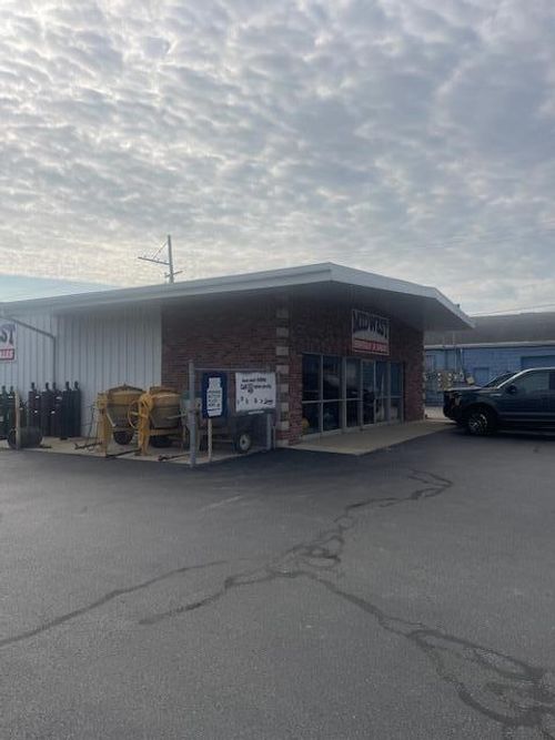 906 Calumet Ave, Valparaiso, IN, 46383-3611 | Card Image