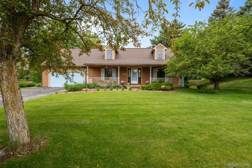 61472 Tayberry Cir, South Lyon, MI, 48178-9211 | Card Image