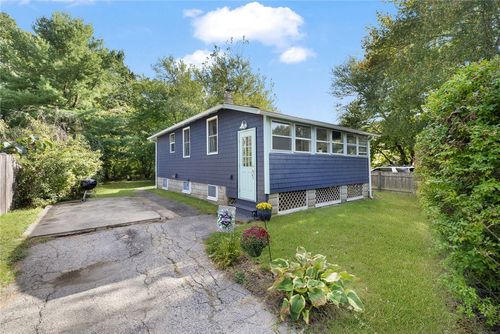 86 Oakside St, Warwick, RI, 02889-5616 | Card Image