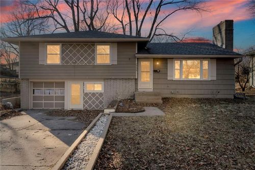 8608 Spring Valley Rd, Raytown, MO, 64138-3157 | Card Image