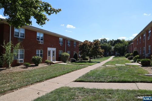 43 Knox Ter, Wayne, NJ, 07470-7950 | Card Image