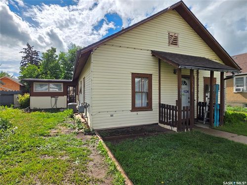 236 6th Avenue Ne, Swift Current, SK, S9H2M2 | Card Image