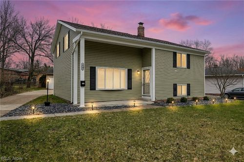 19 Brune Dr, Bedford, OH, 44146-3429 | Card Image