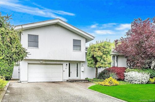 39 Favorite Ln, Jericho, NY, 11753-2348 | Card Image