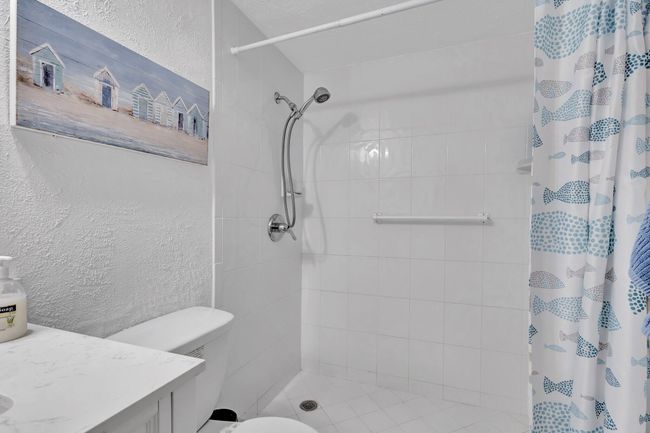 107 Sheffield E, Condo with 1 bedrooms, 2 bathrooms and null parking in West Palm Beach FL | Image 17