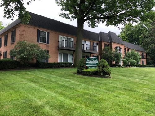 206-207 Park Ave, Libertyville, IL, 60048-2772 | Card Image