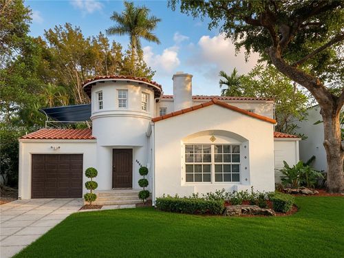5835 Lagorce Dr, Miami Beach, FL, 33140-2112 | Card Image