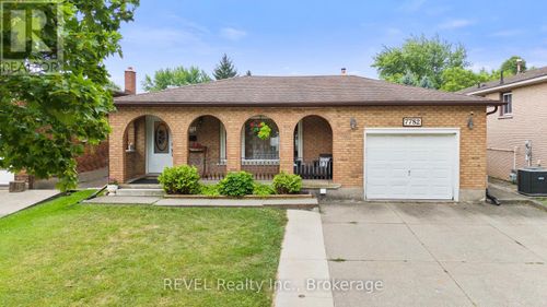 7782 Badger Rd, Niagara Falls, ON, L2H2J5 | Card Image