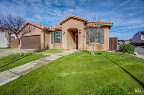 9128 Oak Garden Ln, Shafter, CA, 93263-9672 | Card Image