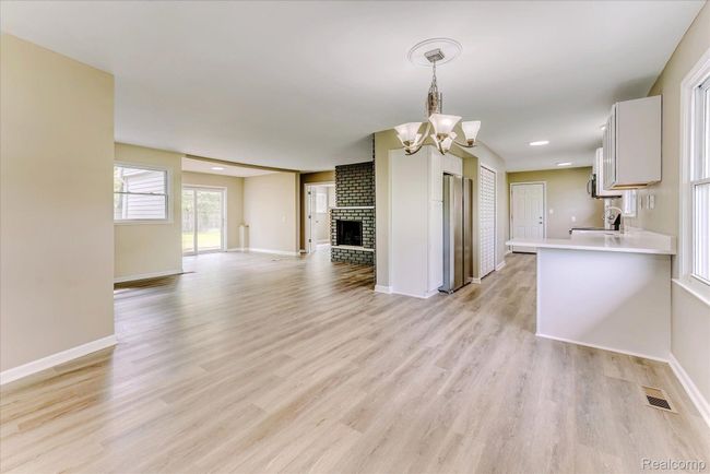 2365 Middlebelt Rd, House other with 4 bedrooms, 2 bathrooms and null parking in West Bloomfield MI | Image 11