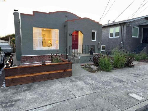 2426 West St, Berkeley, CA, 94702-2140 | Card Image