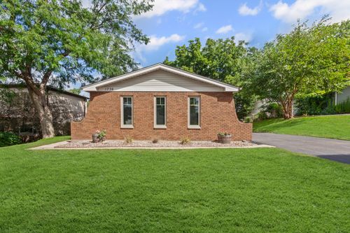 1736 Patricia Ln, St. Charles, IL, 60174-4609 | Card Image
