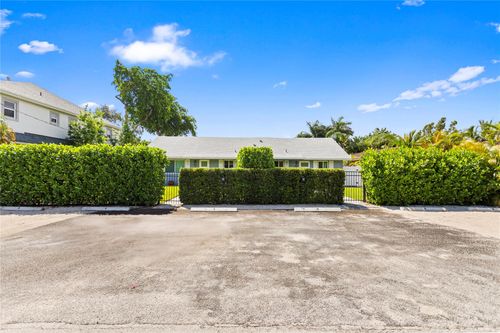 1402 Ne 34th St, Oakland Park, FL, 33334-4538 | Card Image