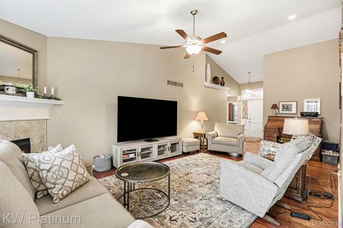 52458 Westfield Dr, Macomb, MI, 48042-3570 | Card Image