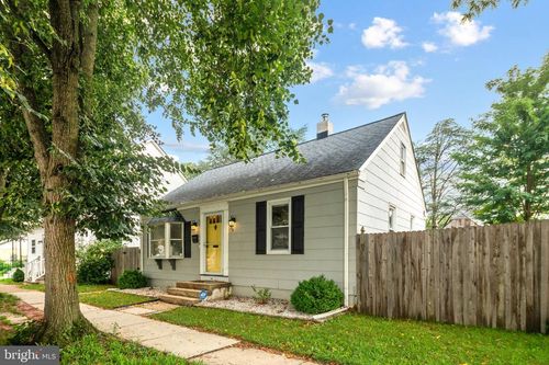 39 W 3rd St, Florence, NJ, 08518-1916 | Card Image
