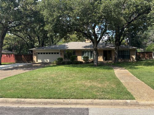 1004 Bryn Mawr St, Corsicana, TX, 75110-1606 | Card Image