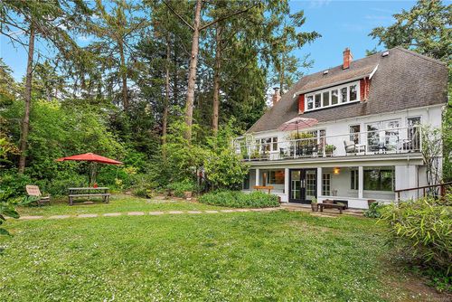 3062 Admirals Rd, Saanich, BC, V9A2R8 | Card Image