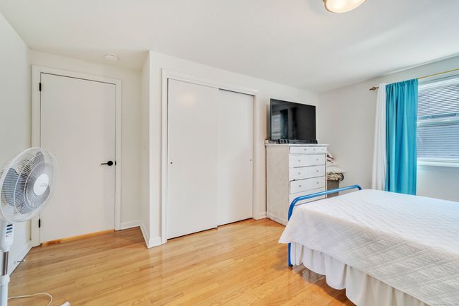 226 Middletown Ave, Home with 6 bedrooms, 2 bathrooms and 8 parking in Wethersfield CT | Image 21