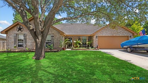 909 Queens Dr, New Braunfels, TX, 78130-8348 | Card Image