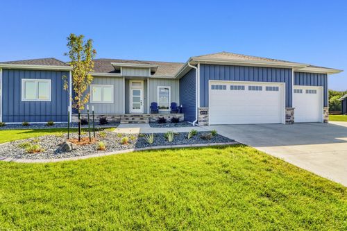 6910 2nd St Nw, Moorhead, MN, 56560-2995 | Card Image