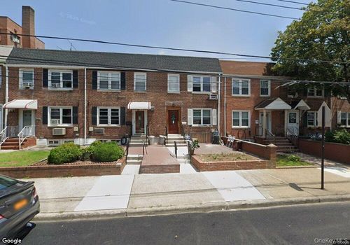 8415 259th St, Floral Park, NY, 11001-1007 | Card Image