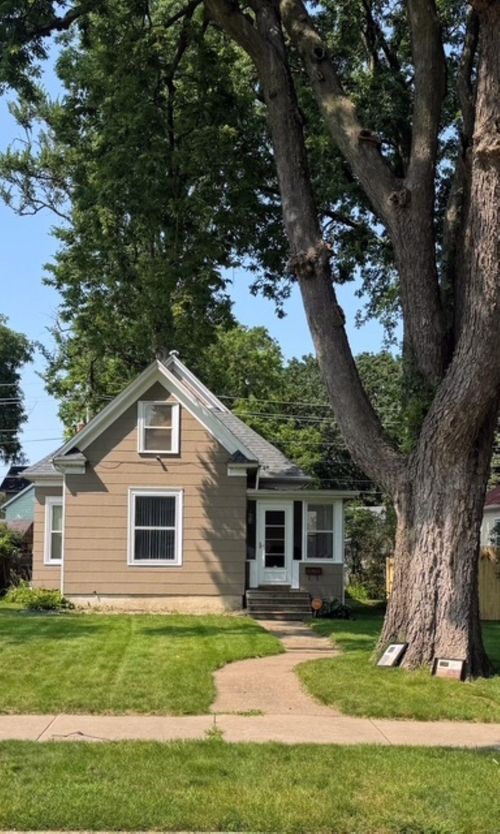 216 Randall St, Waterloo, IA, 50701-2533 | Card Image