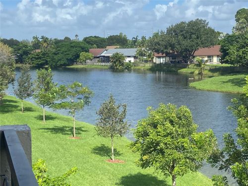 9849-9849 Nob Hill Ln, Sunrise, FL, 33351-4646 | Card Image