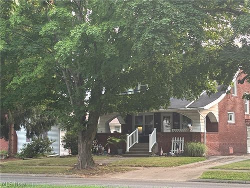 828 4th St Nw, New Philadelphia, OH, 44663-1749 | Card Image
