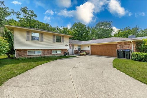 1295 Brainard Woods Dr, Centerville, OH, 45458-2901 | Card Image