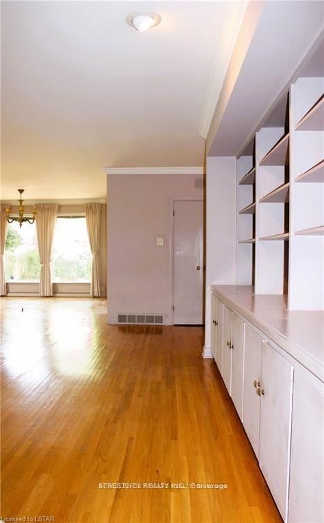 1517 Gloucester Road, House other with 4 bedrooms, 3 bathrooms and 10 parking in London North ON | Image 8