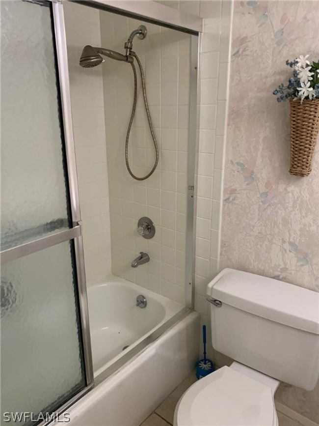 Bathroom featuring Tub/Shower combo | Image 18