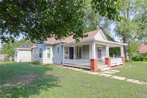 704 S Olive St, Holden, MO, 64040-1444 | Card Image