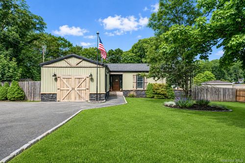 1010 Sipp Ave, Medford, NY, 11763-4024 | Card Image