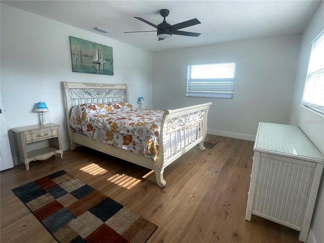 Main bedroom with en suite bath | Image 6