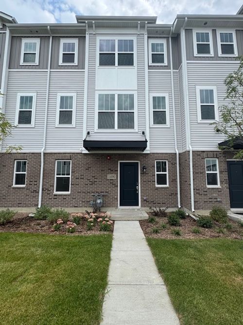 1490 Blaine St, Des Plaines, IL, 60018-3014 | Card Image