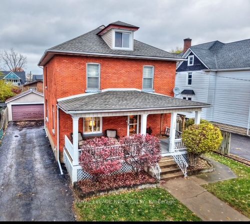 138 Young St, Welland, ON, L3B4C8 | Card Image