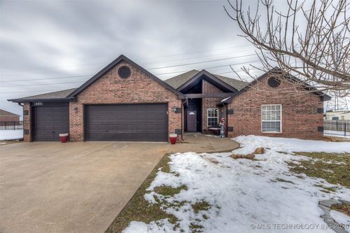 12801 N 44th East Avenue, Skiatook, OK, 74070 | Card Image