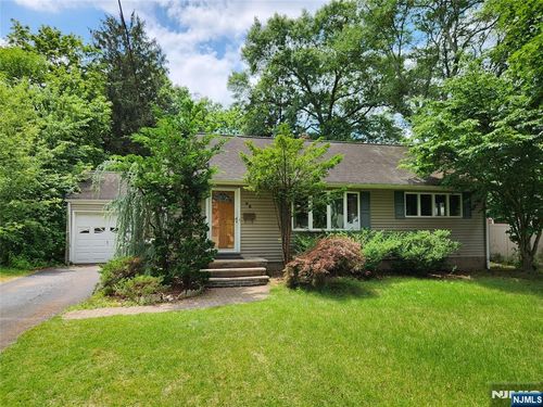 86 Azalea St, Paramus, NJ, 07652-1947 | Card Image