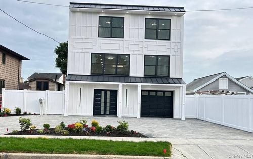2450 Florin Court Florin Ct, Bellmore, NY, 11710-4802 | Card Image